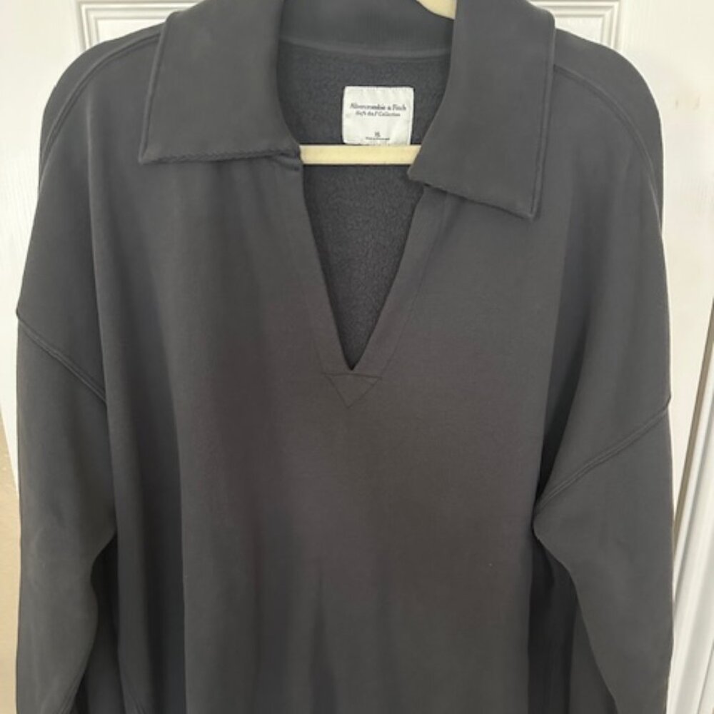 Abercrombie & Fitch AF V-neck Sweatshirt